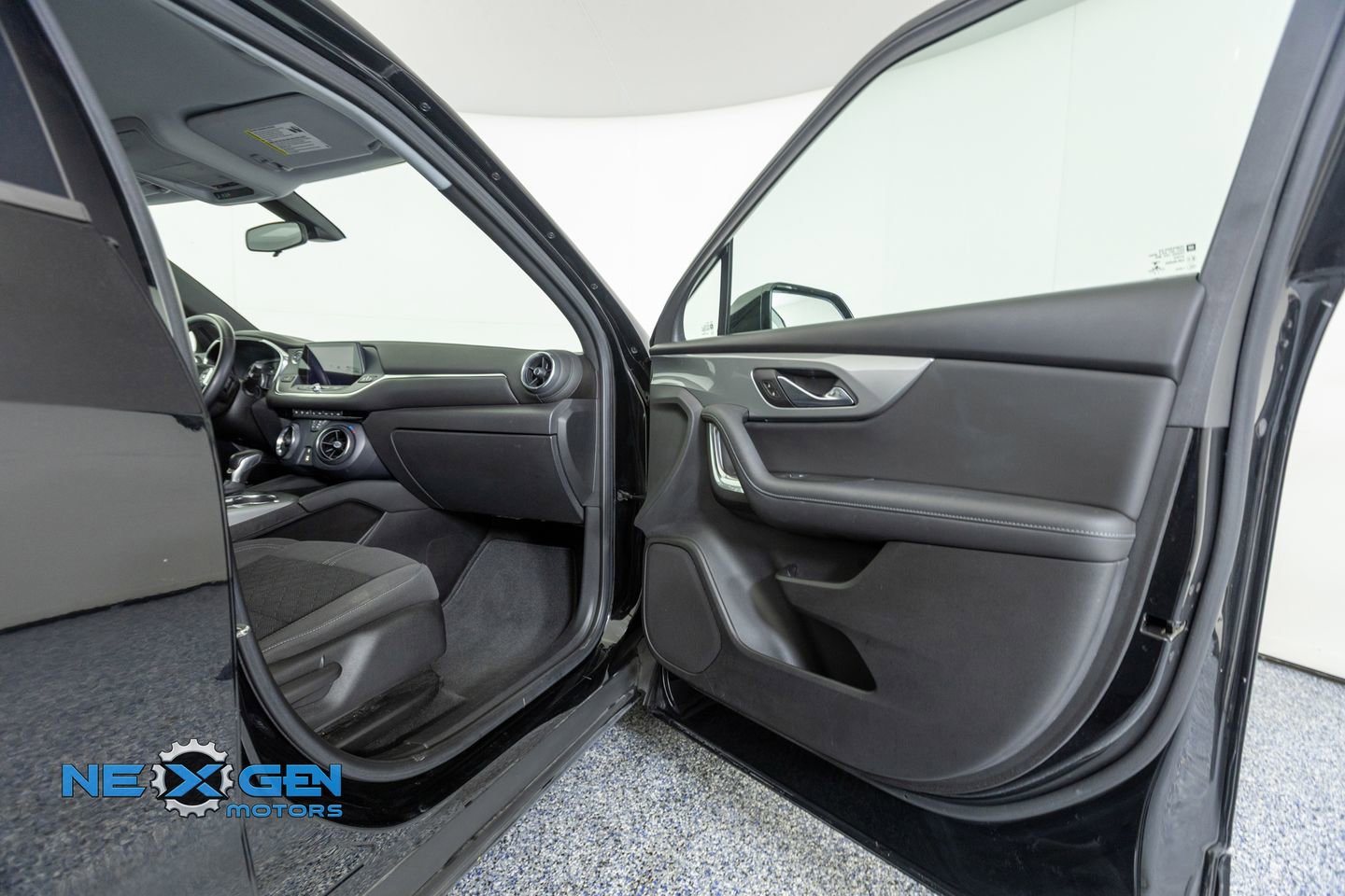 Used 2020 Chevrolet Blazer LT FWD image 35