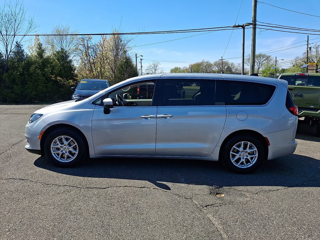 Used 2023 Chrysler Voyager LX FWD image 7