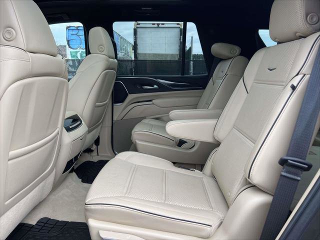 Used 2021 Cadillac Escalade Premium Luxury AWD/4WD image 12