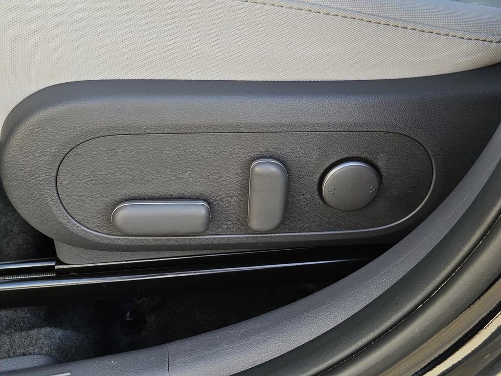 Used 2025 Hyundai Kona SEL image 25