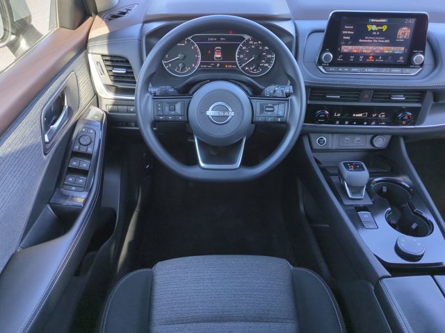 Certified 2023 Nissan Rogue SV image 16