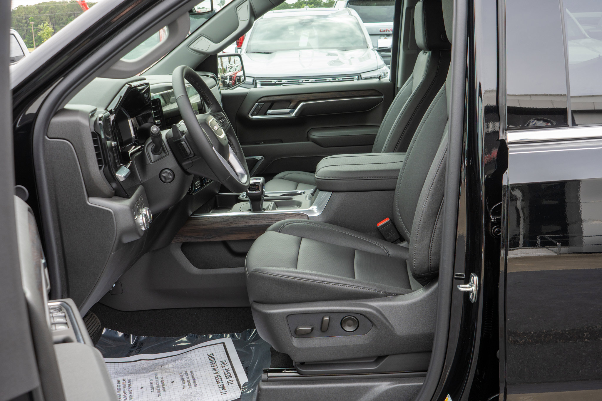 New 2026 GMC Sierra 1500 SLT AWD/4WD image 28
