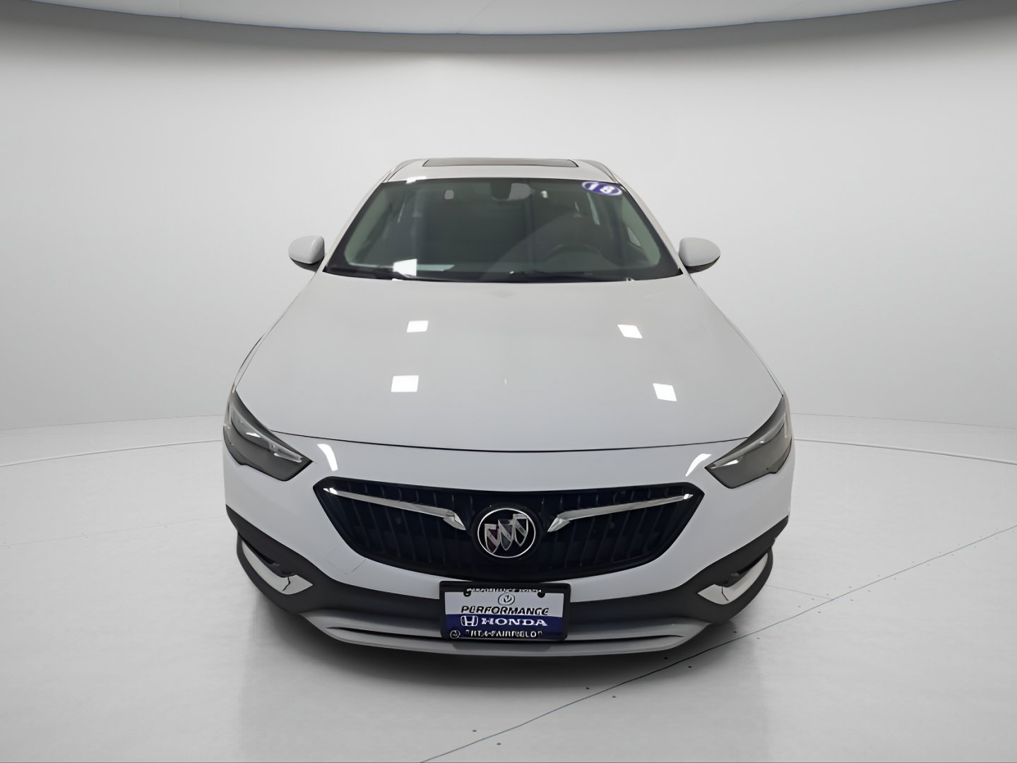 Used 2018 Buick Regal Preferred w/ Sights and Sounds Package AWD/4WD image 3