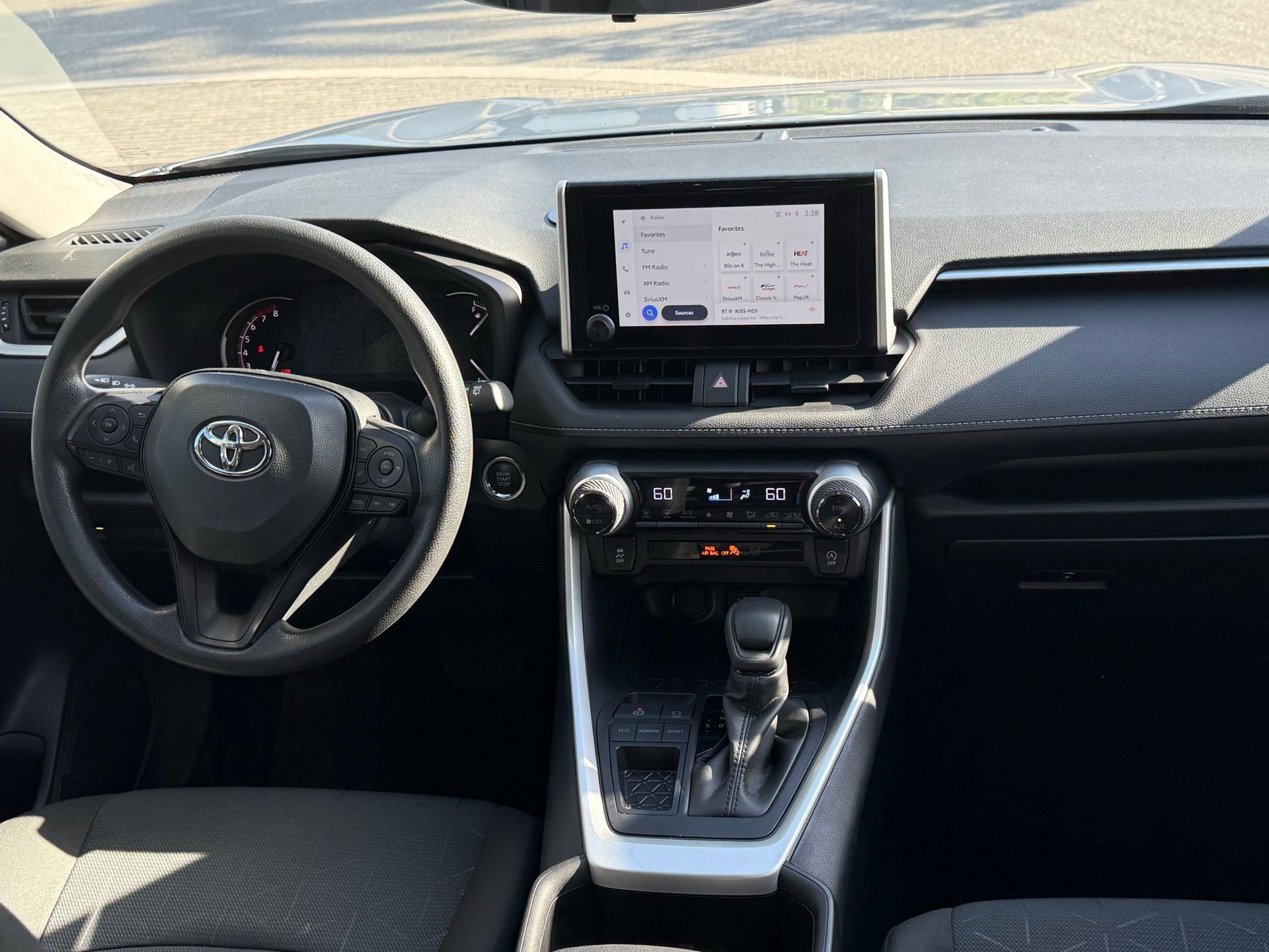 Used 2025 Toyota RAV4 XLE w/ Convenience Package image 4