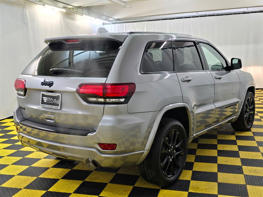 Used 2018 Jeep Grand Cherokee Altitude image 3