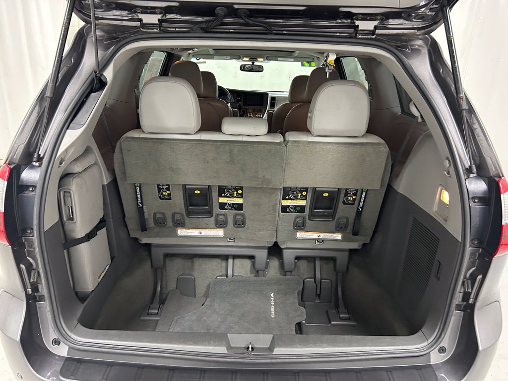 Used 2017 Toyota Sienna XLE w/ XLE Navigation Package FWD image 11