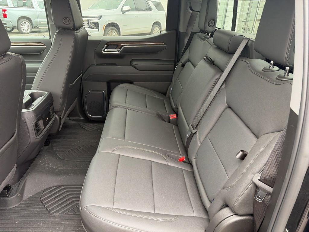 Used 2025 Chevrolet Silverado 1500 LT Trail Boss w/ Convenience Package II AWD/4WD image 15