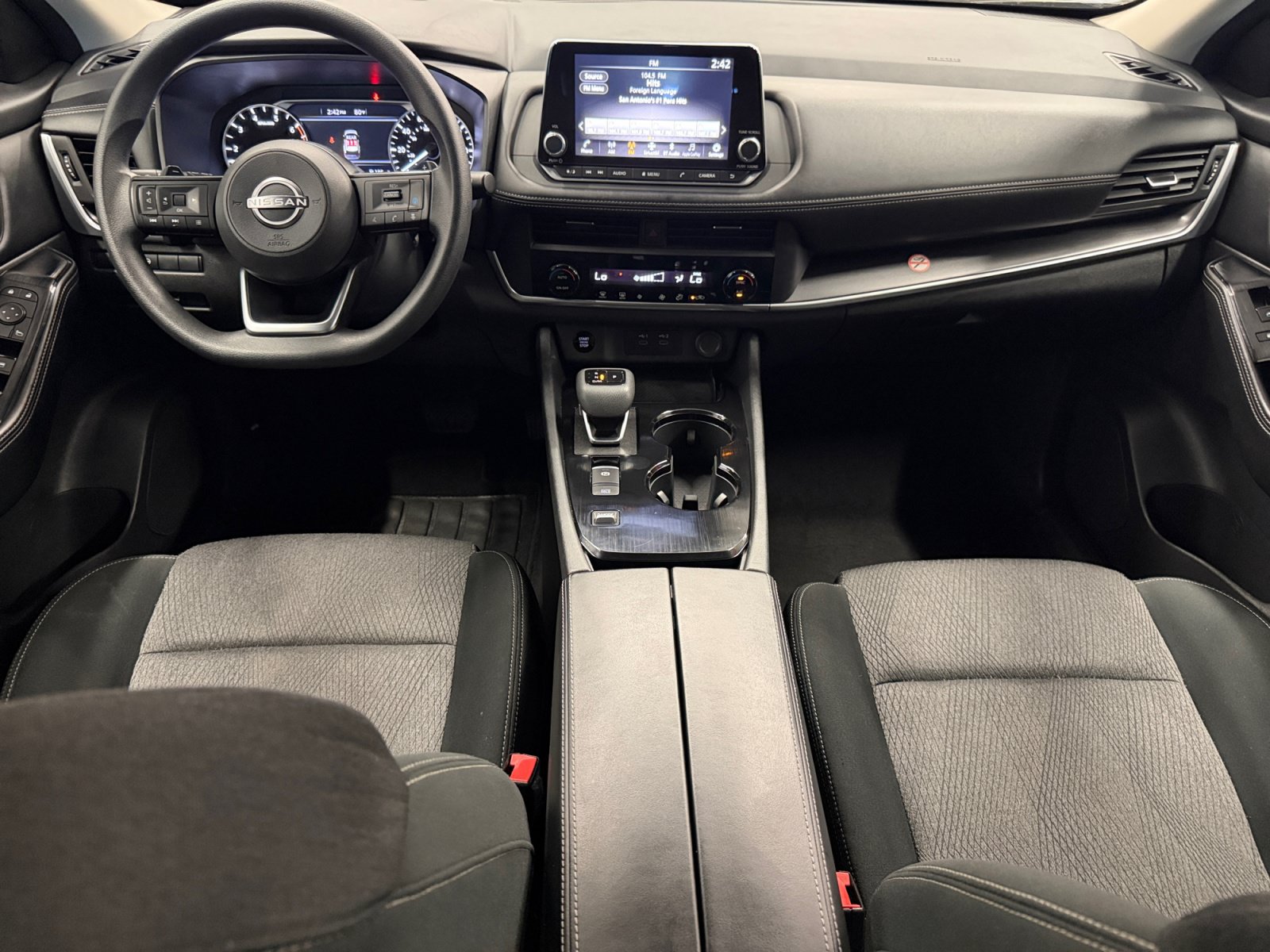Used 2024 Nissan Rogue SV FWD image 3
