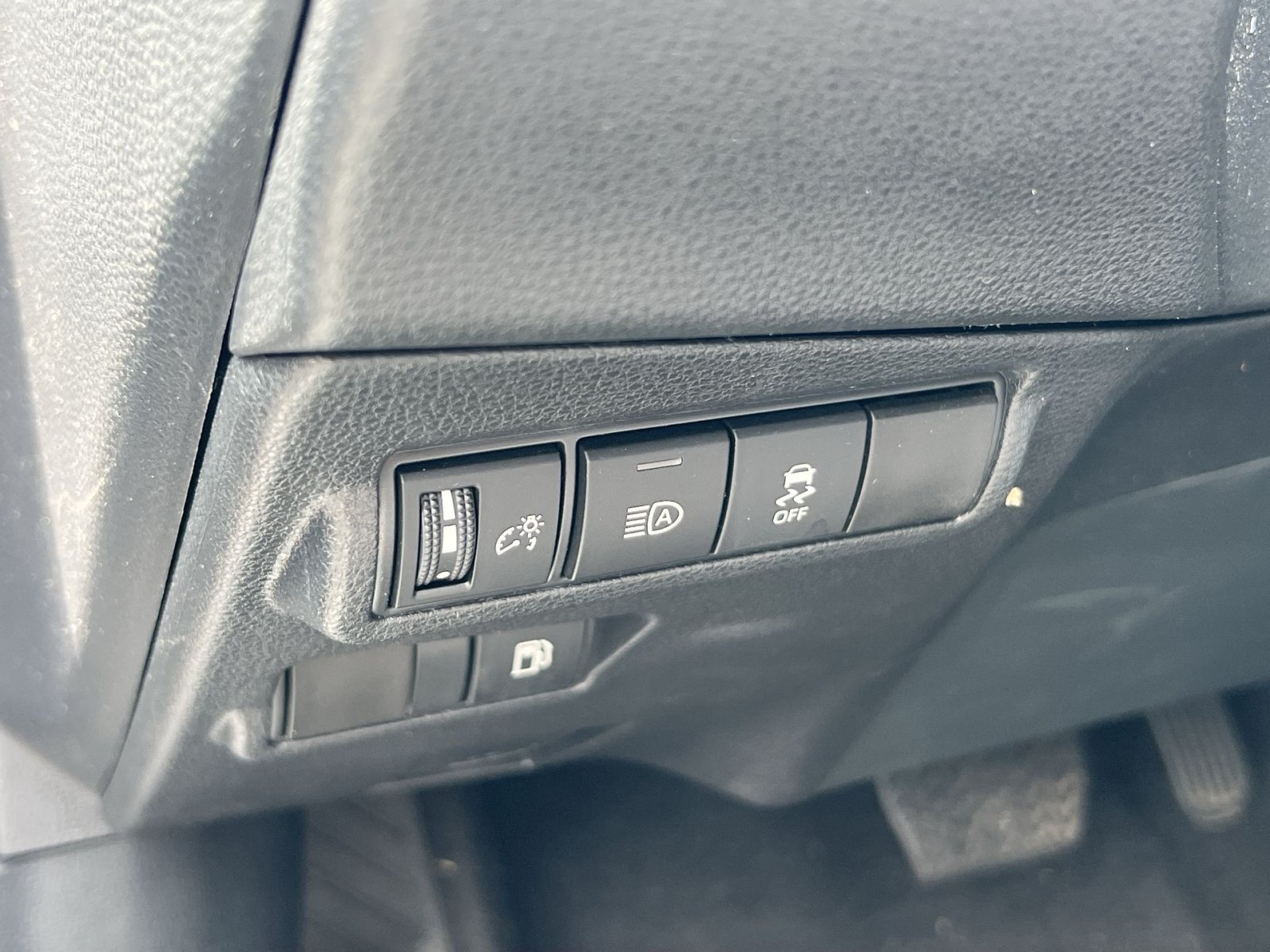 Used 2025 Toyota Corolla Cross AWD Hybrid image 24