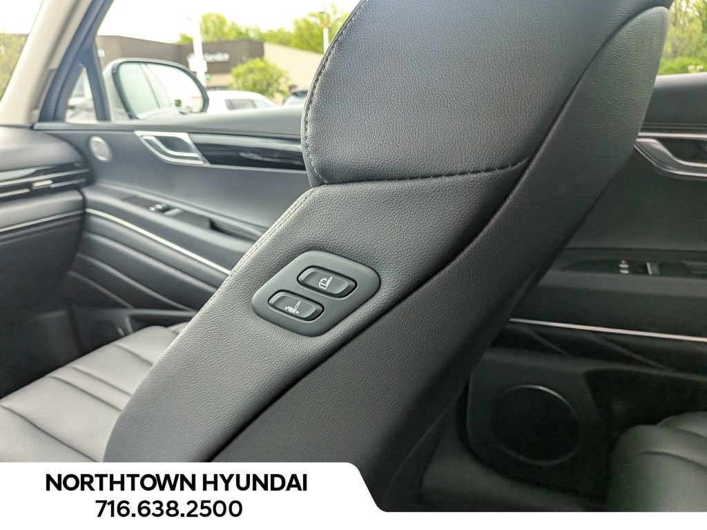 Used 2025 Genesis GV80 2.5T Standard AWD/4WD image 38