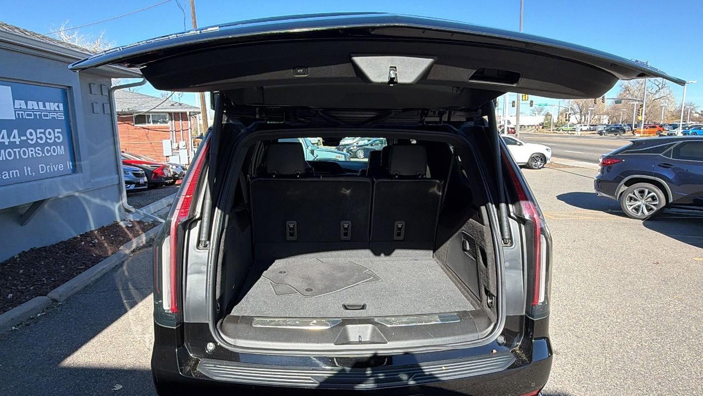 Used 2024 Cadillac Escalade ESV Sport w/ Touring Package image 8