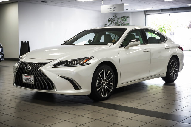 Certified 2025 Lexus ES 350 w/ Premium Package FWD image 3