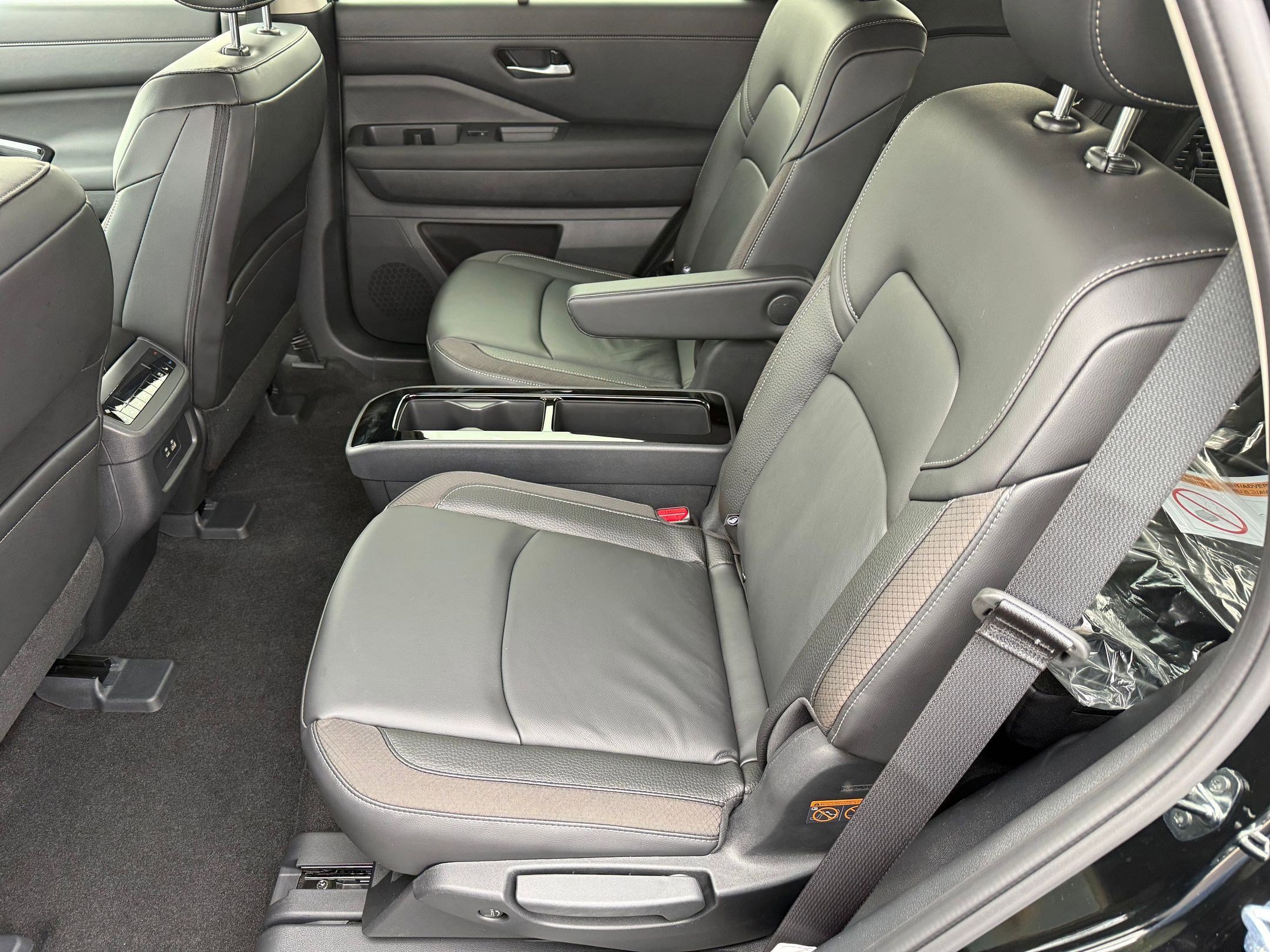 New 2025 Nissan Pathfinder SL w/ SL Premium Package image 16