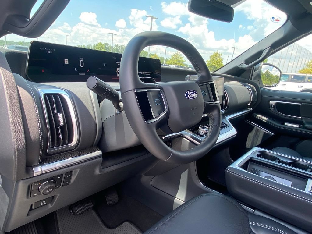 New 2027 Ford Expedition Platinum w/ Stealth Performance Package AWD/4WD image 9