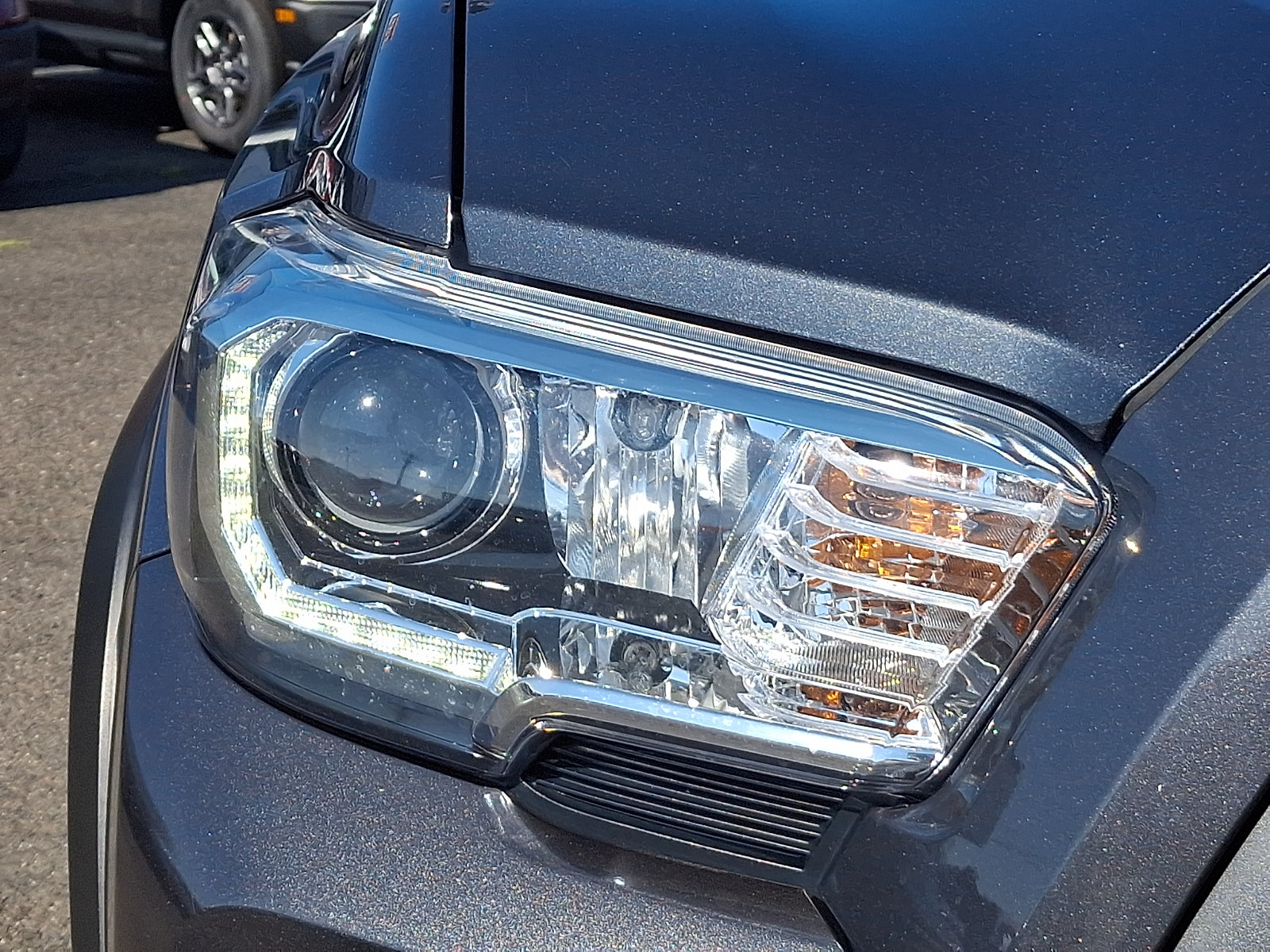 Used 2022 Toyota Tacoma TRD Off-Road AWD/4WD image 10