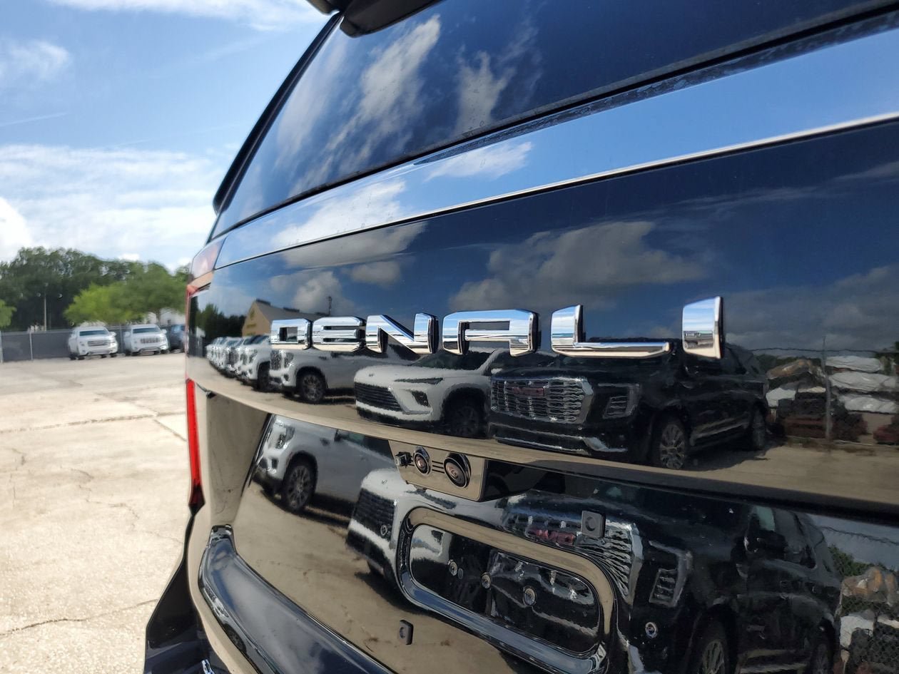 New 2026 GMC Yukon XL Denali w/ Denali Reserve Package AWD/4WD image 9