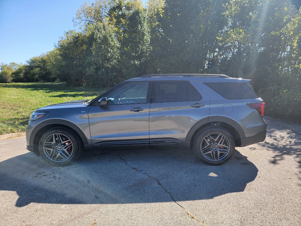 New 2026 Ford Explorer ST-Line w/ ST-Line Street Pack image 9