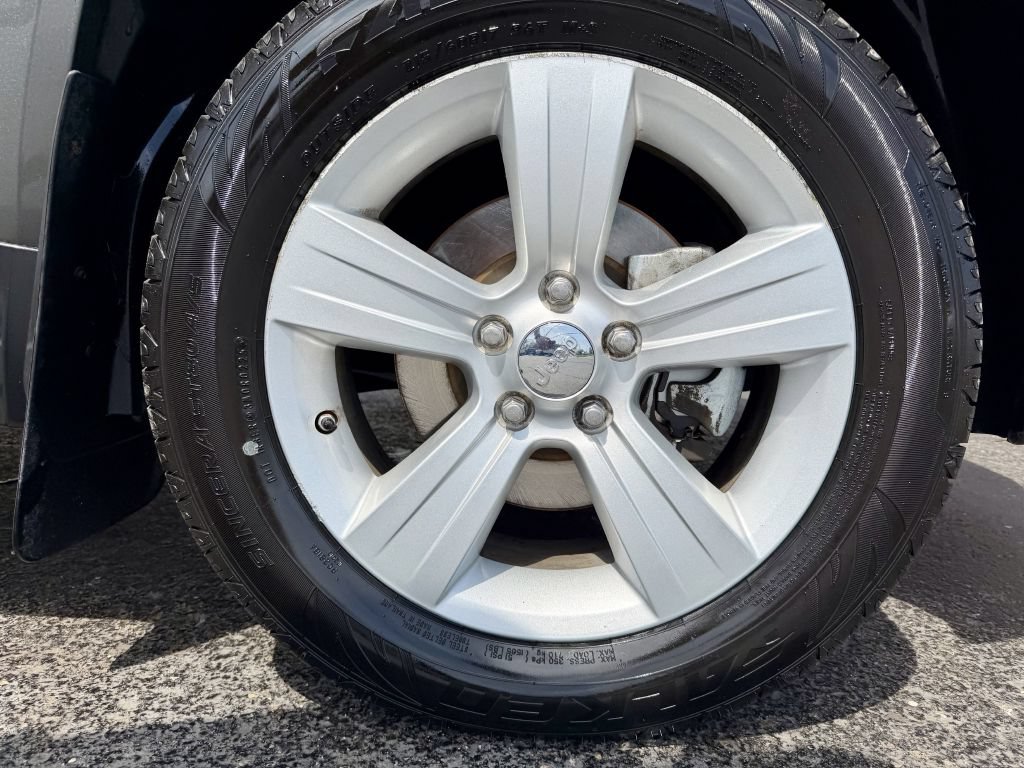 Used 2011 Jeep Compass Sport FWD image 23