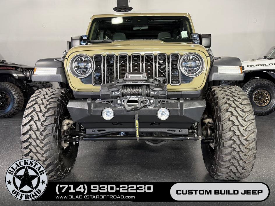 Used 2025 Jeep Wrangler Unlimited Rubicon AWD/4WD image 3