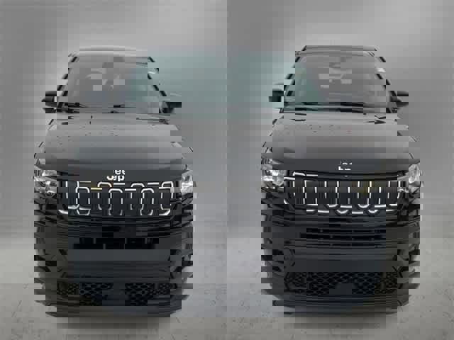 Used 2022 Jeep Compass Sport image 3