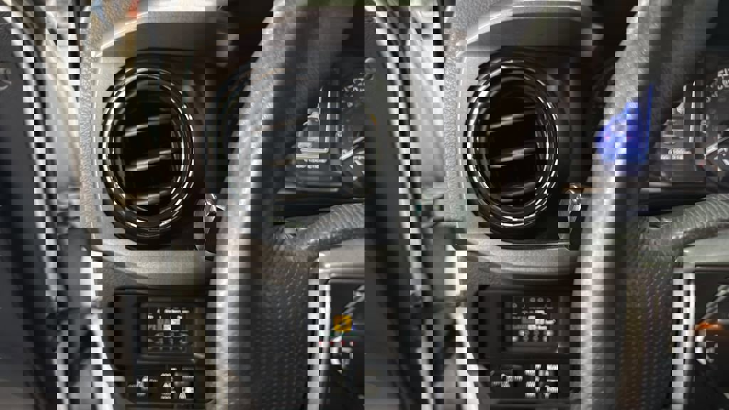 Used 2017 Toyota Tacoma TRD Sport w/ Tow Package image 18