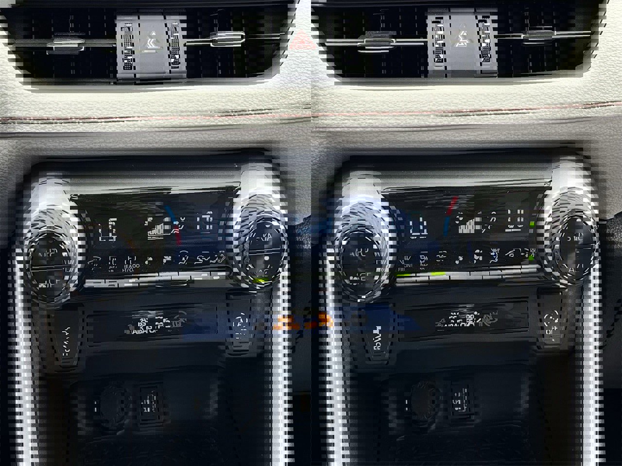 Used 2025 Toyota RAV4 XLE Premium image 18