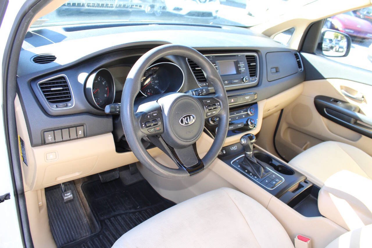 Used 2015 Kia Sedona LX w/ LX Convenience Package FWD image 13