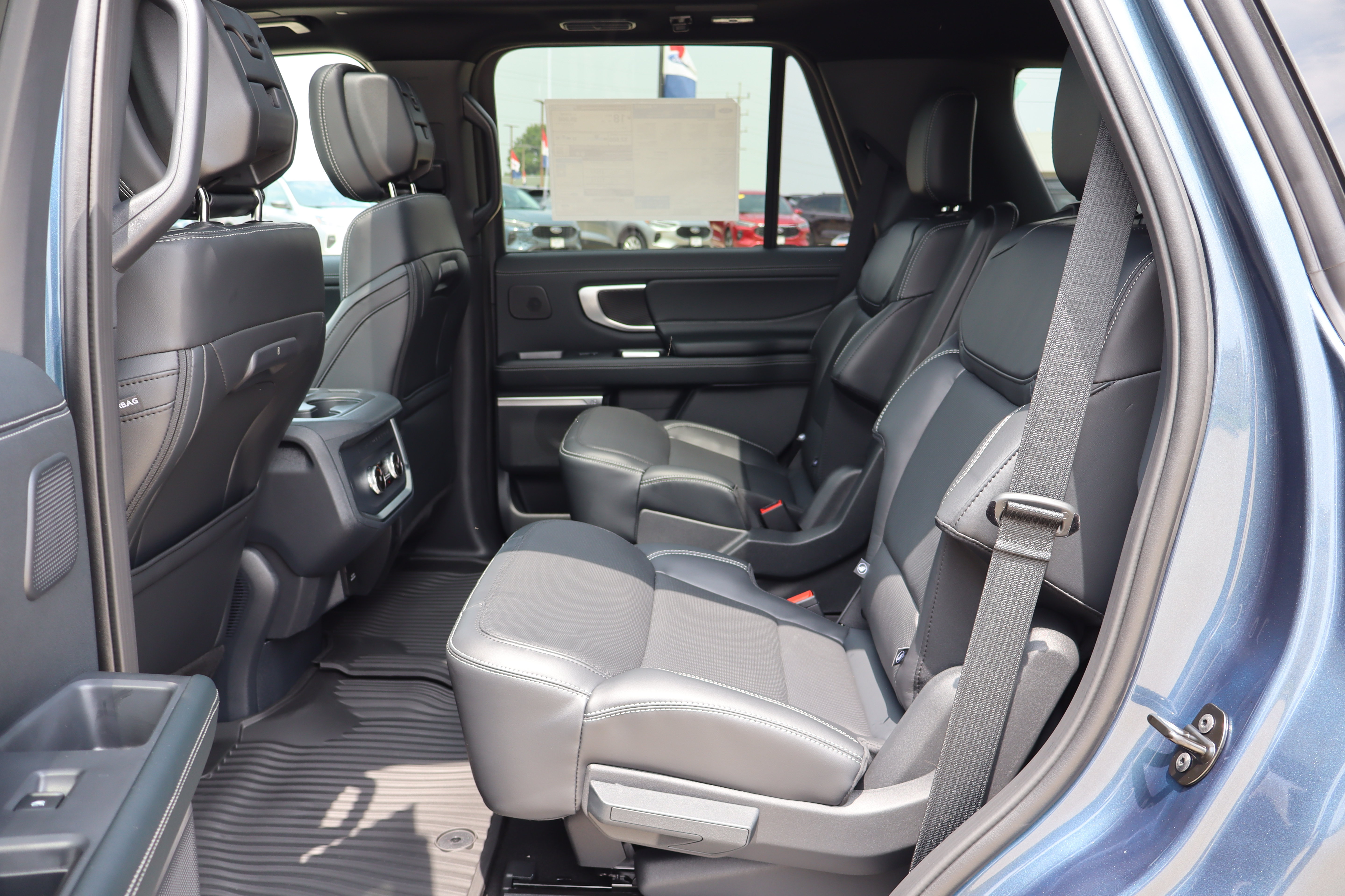New 2027 Ford Expedition Platinum w/ Stealth Performance Package AWD/4WD image 10