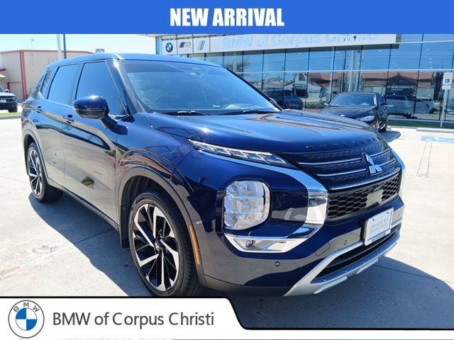 Used 2024 Mitsubishi Outlander SE image 1