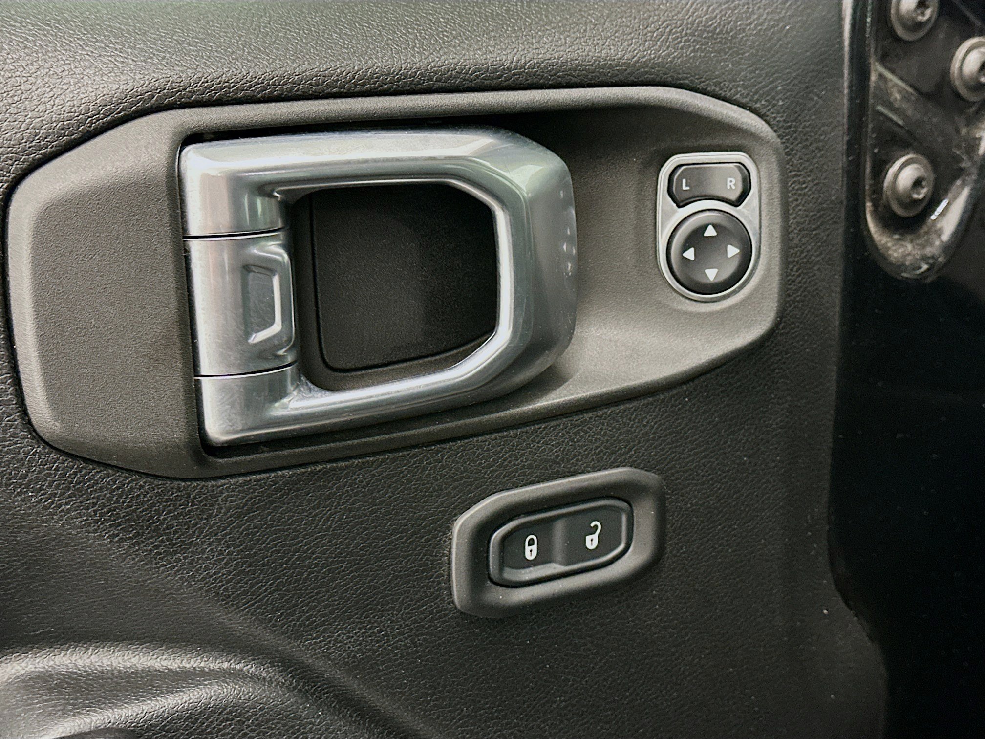 Used 2021 Jeep Wrangler Sport S image 15