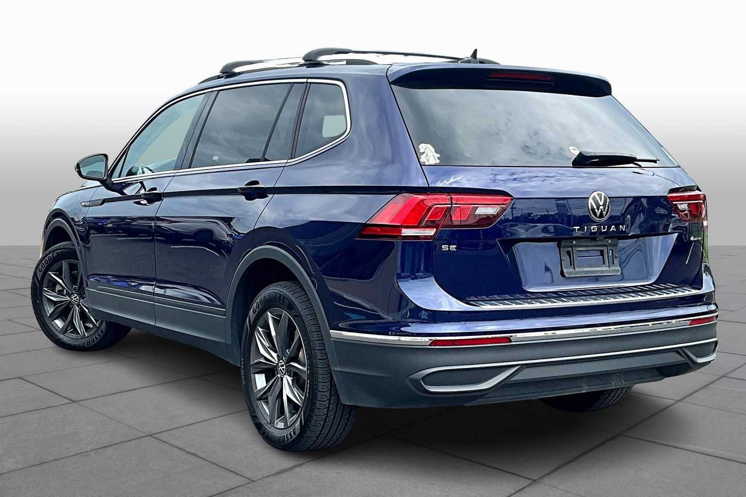 Used 2022 Volkswagen Tiguan SE AWD/4WD image 12