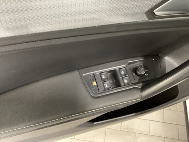 Used 2023 Volkswagen Tiguan S image 18