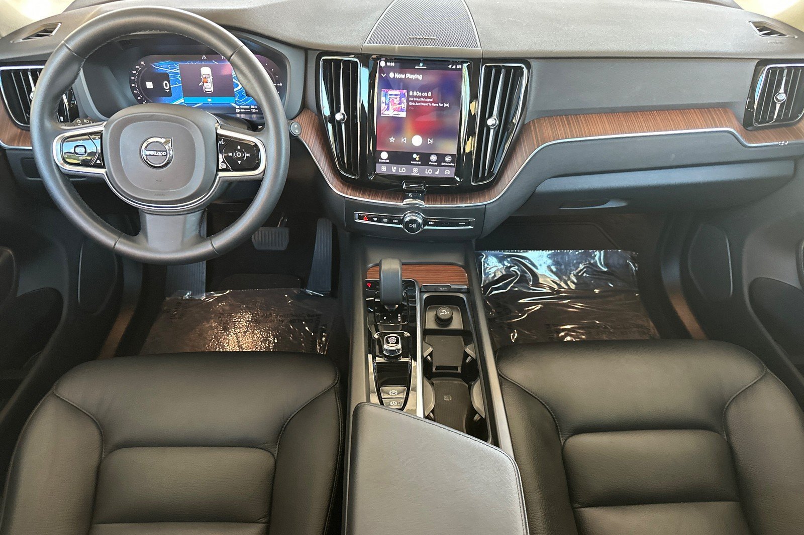 Certified 2023 Volvo XC60 T8 Plus AWD/4WD image 13