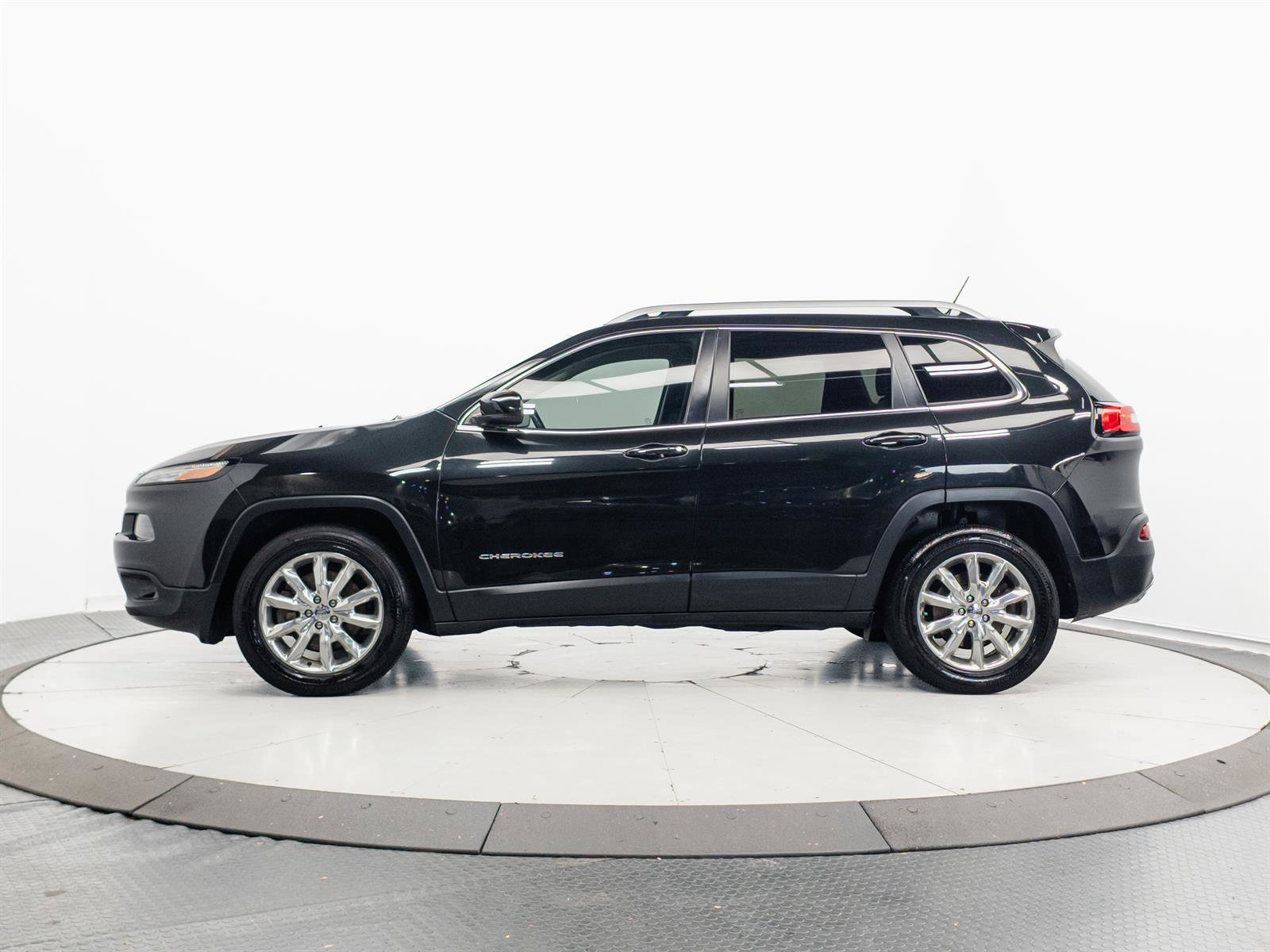 Used 2015 Jeep Cherokee Limited AWD/4WD image 9