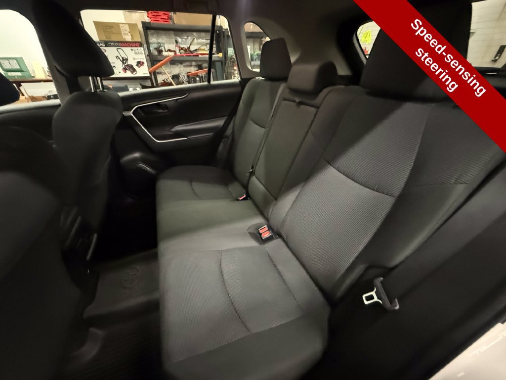 Used 2022 Toyota RAV4 LE AWD/4WD image 31