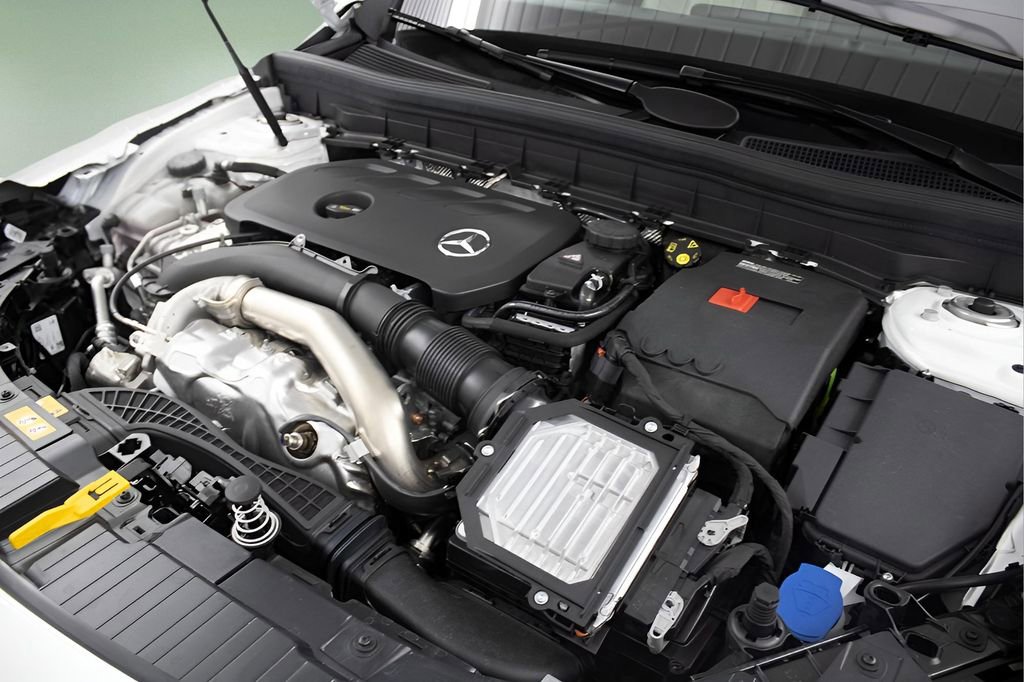 Used 2025 Mercedes-Benz GLB 250 GLB 250 image 34