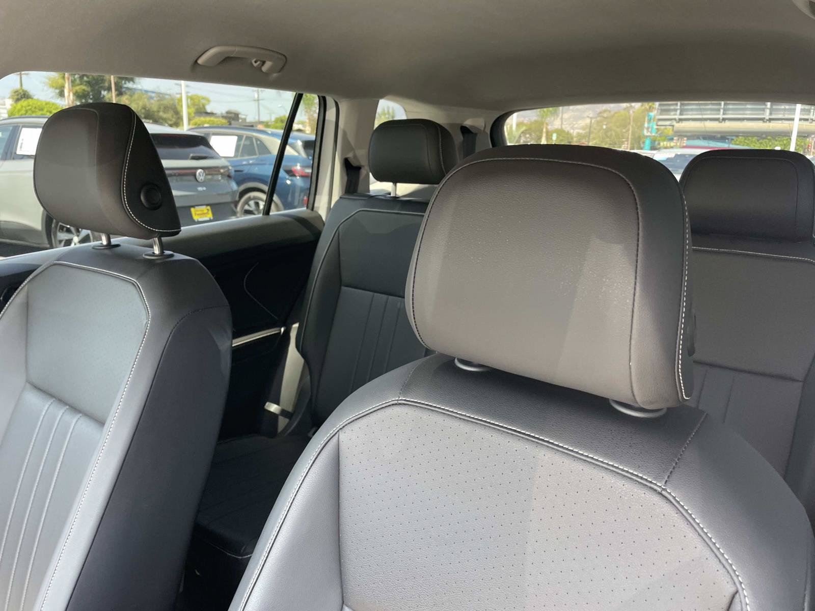 Certified 2023 Volkswagen Tiguan SE FWD image 24