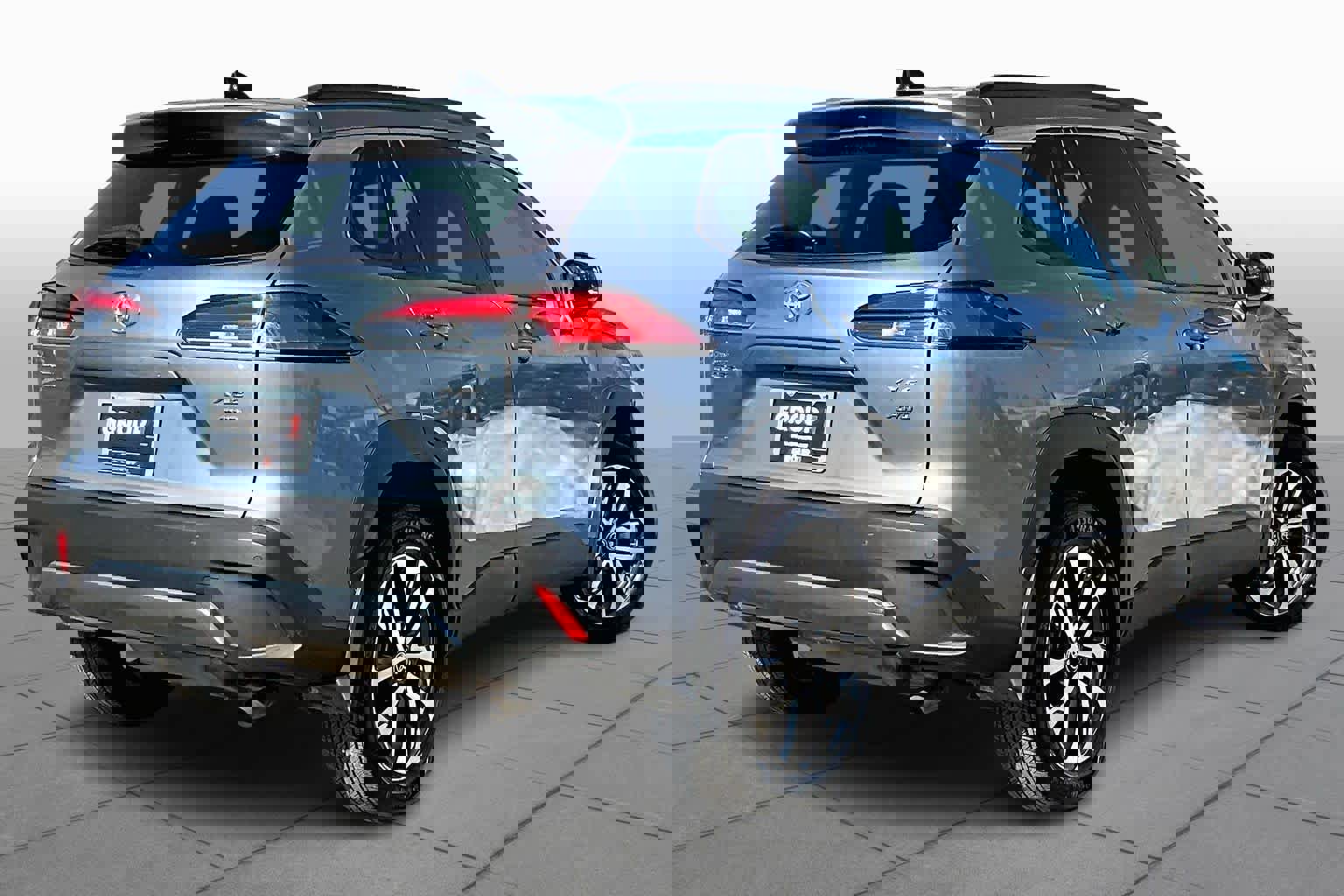 Used 2025 Toyota Corolla Cross XLE w/ Convenience Package image 13