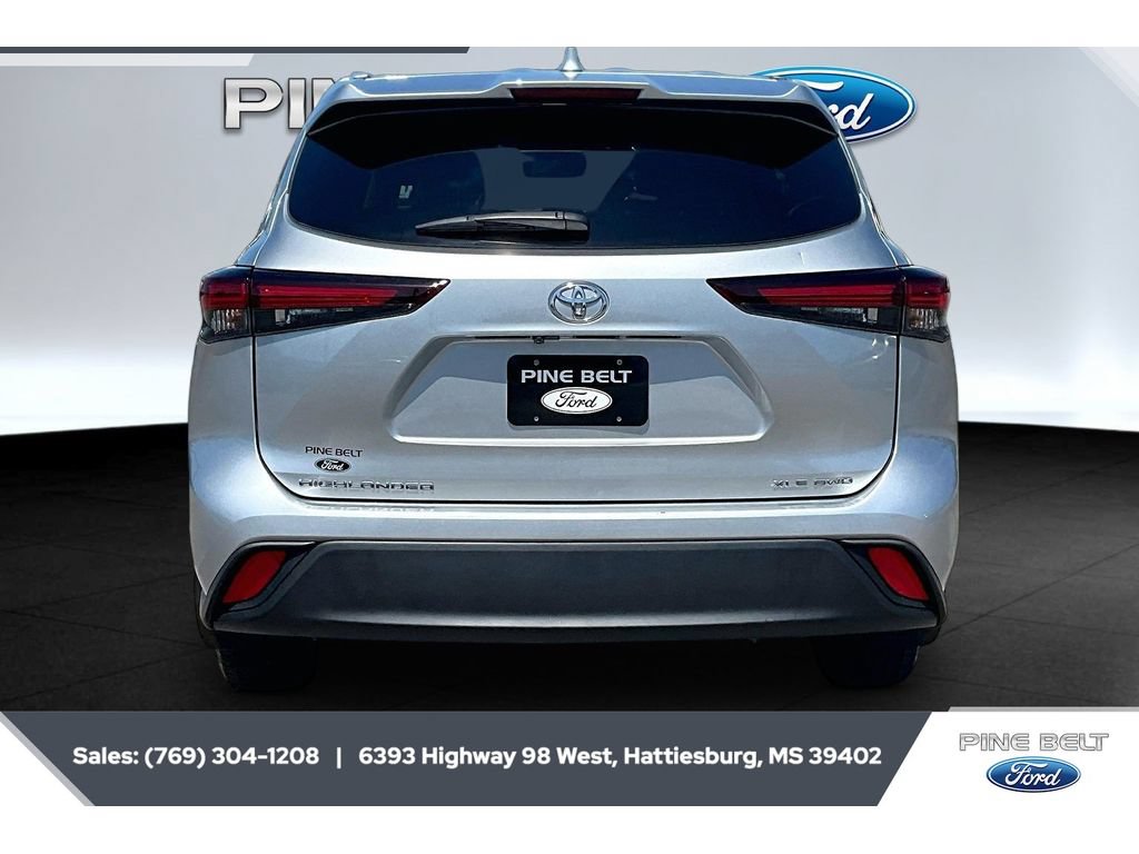 Used 2024 Toyota Highlander XLE AWD/4WD image 4