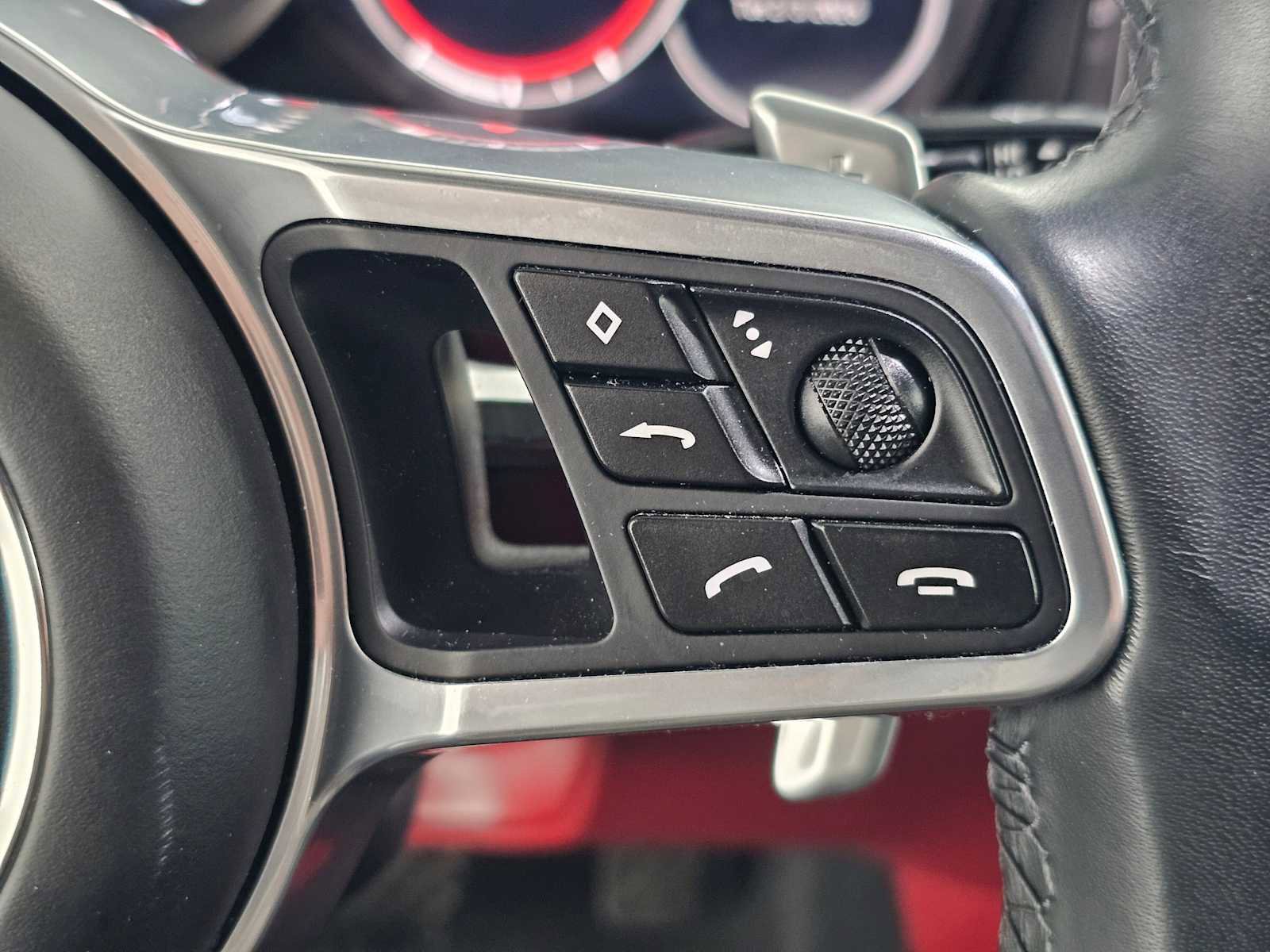 Used 2022 Porsche Cayenne Platinum Edition image 28