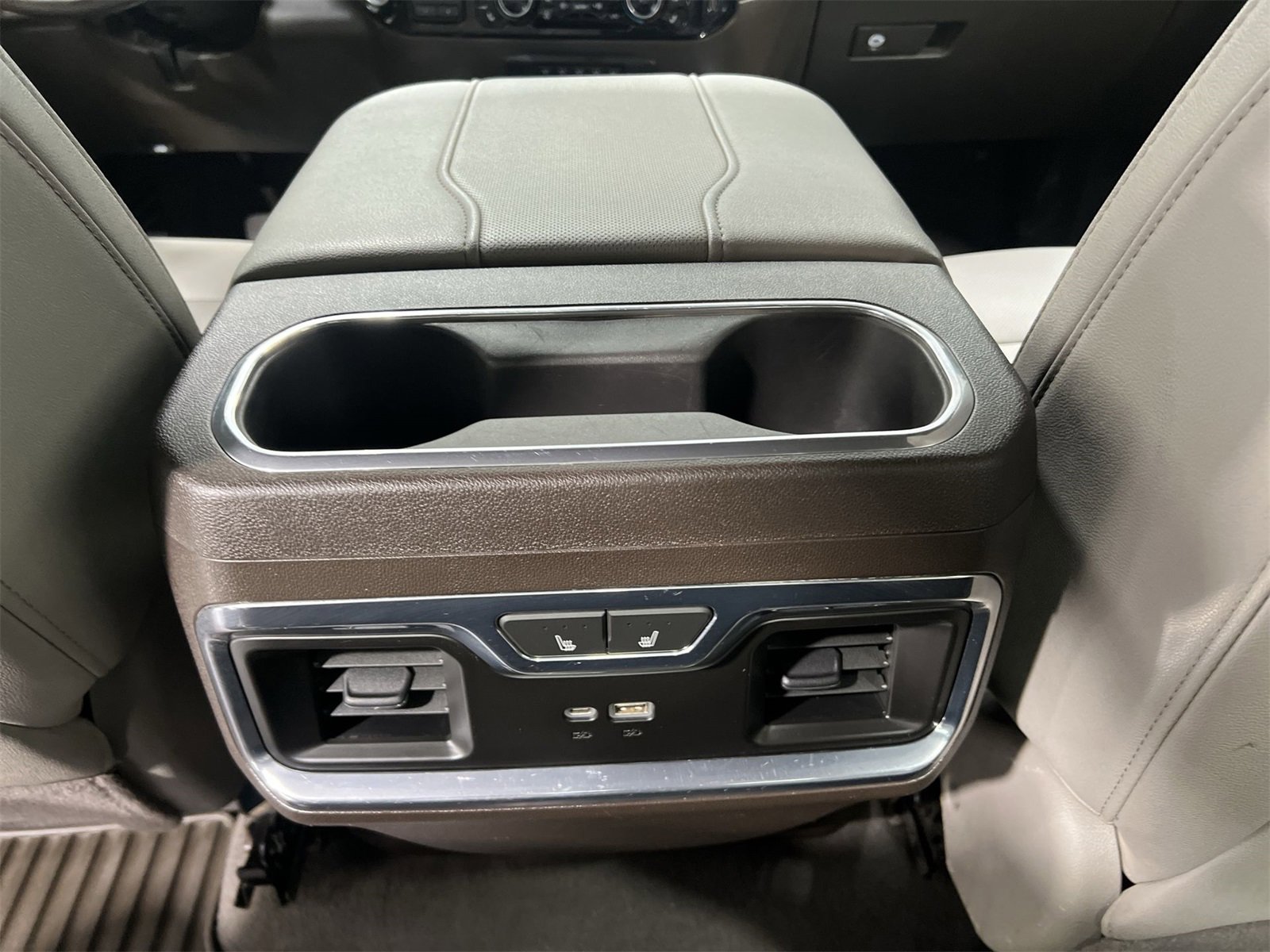 Used 2024 Chevrolet Silverado 3500 LTZ w/ LTZ Convenience Package image 21