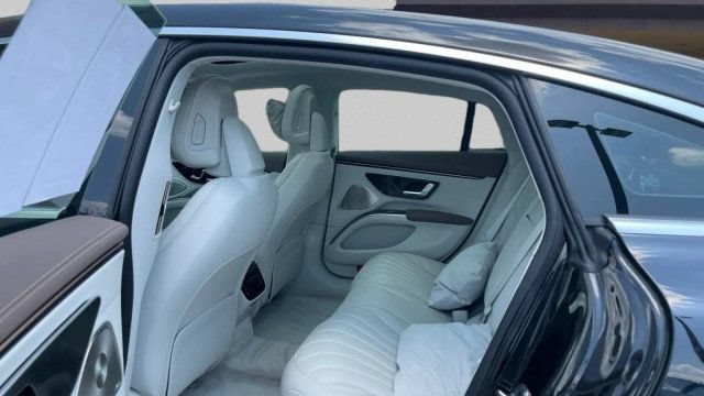 Used 2023 Mercedes-Benz EQS 450+ Sedan image 18