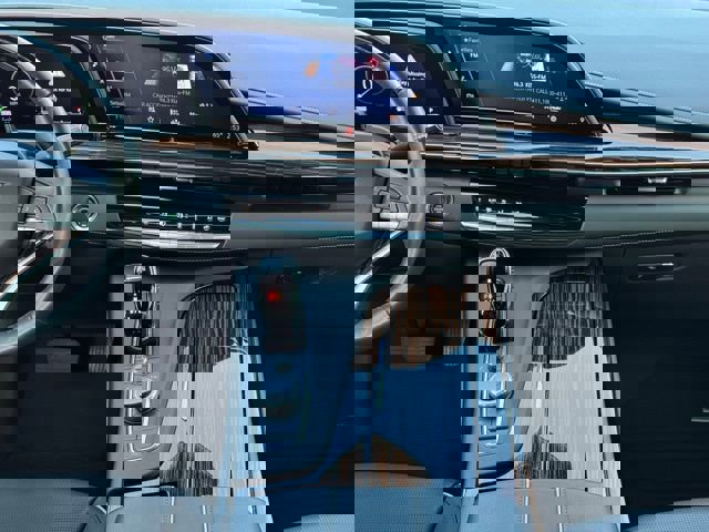 Certified 2023 Cadillac Escalade Premium Luxury w/ LPO, Radiant Package image 28