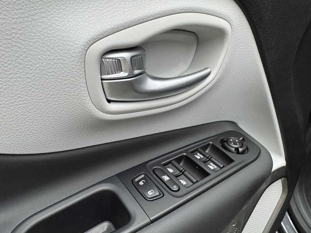 Used 2022 Jeep Renegade Limited AWD/4WD image 10