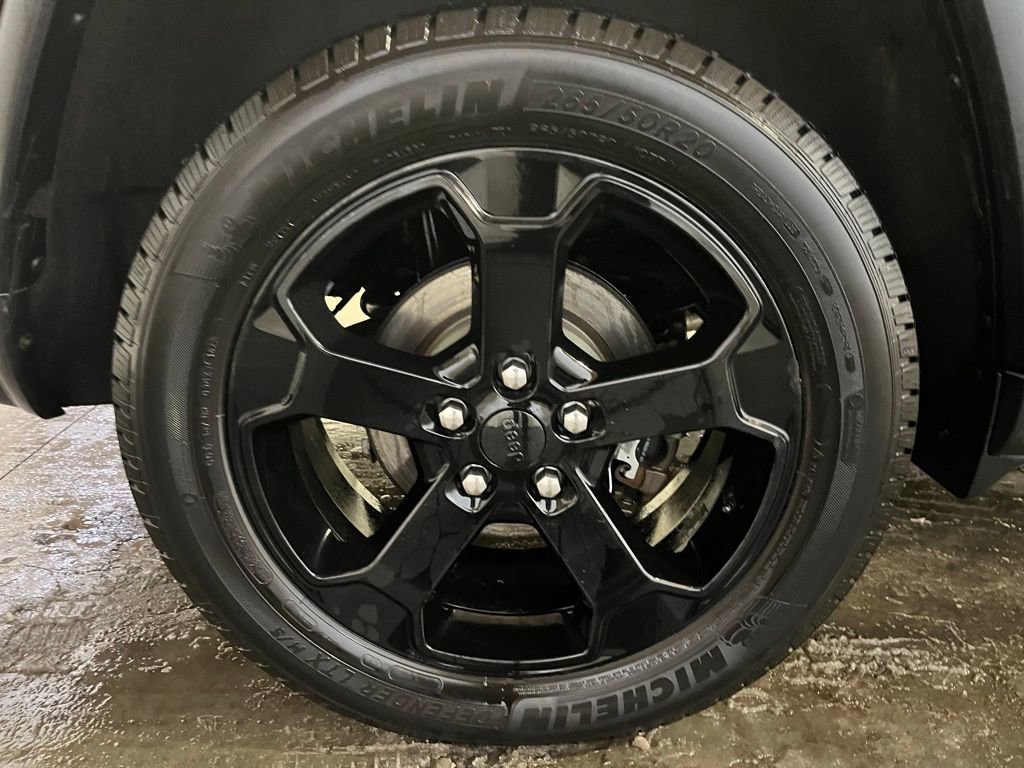 Used 2018 Jeep Grand Cherokee Laredo image 30