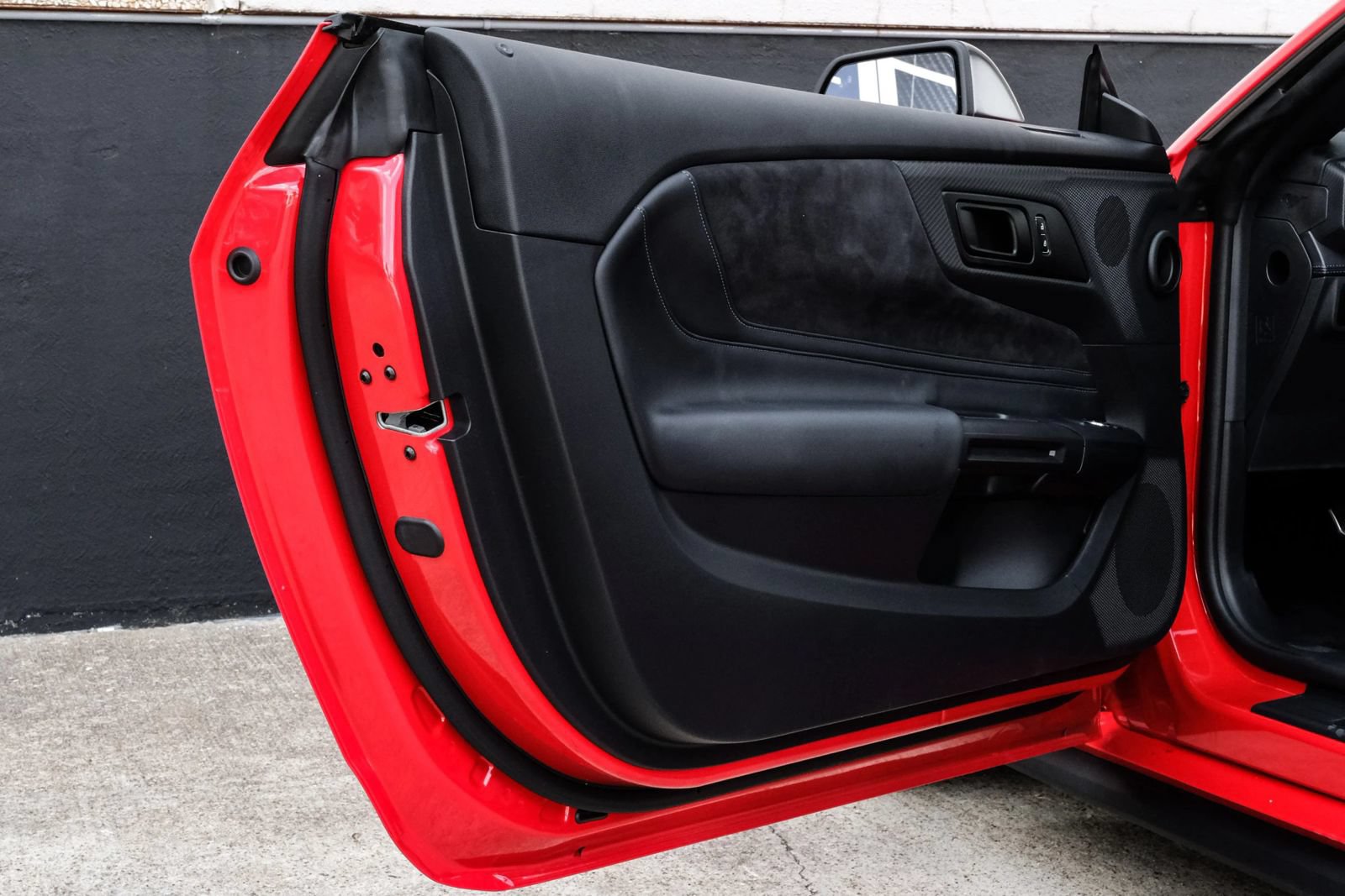 Used 2025 Ford Mustang Dark Horse RWD image 40