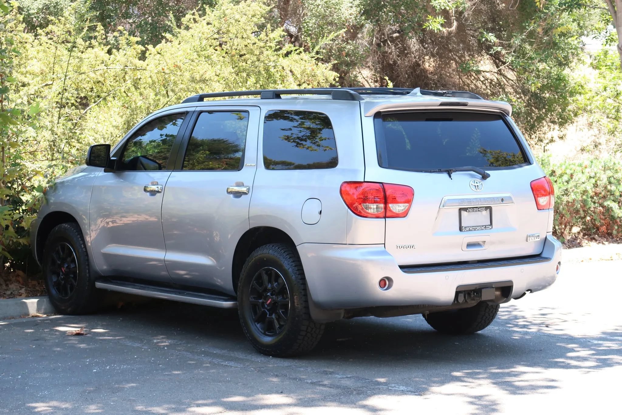 Used 2010 Toyota Sequoia Limited RWD image 5