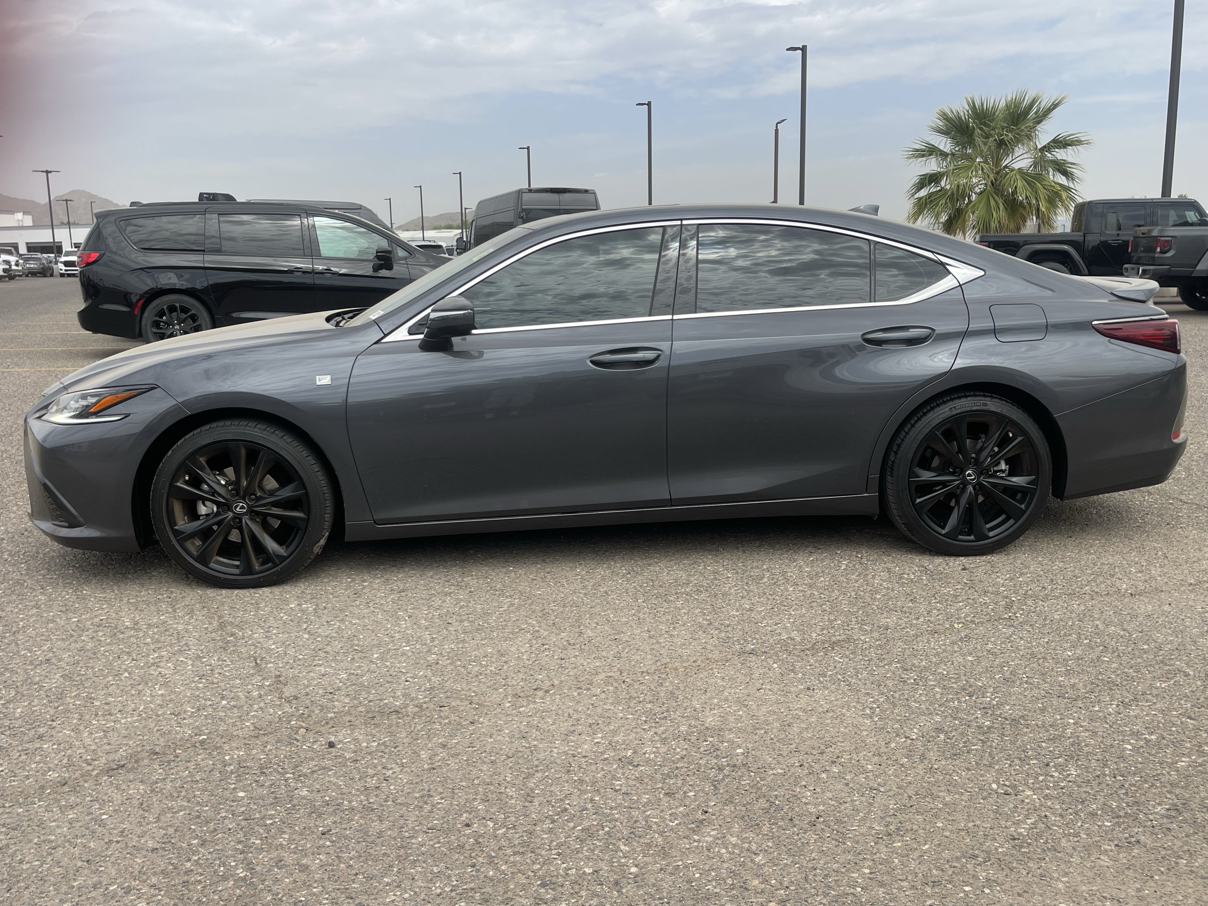 Used 2023 Lexus ES 350 F Sport w/ Accessory Package (Z2) FWD image 4