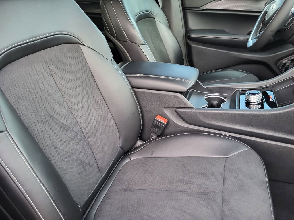 Used 2025 Jeep Grand Cherokee L Altitude image 15