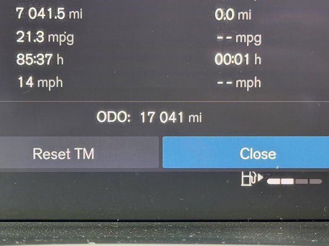 Certified 2023 Volvo XC40 B5 Plus w/ Driver Assist Package image 3